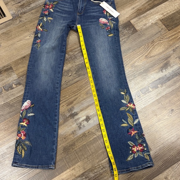 Driftwood Kelly Embroidered Bird and Floral Jeans 
Size 25/31 - Picture 9 of 9